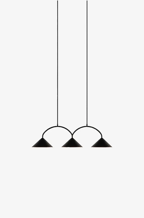 Svart Globen Lighting lampa som passar perfekt till sommaren 2025!