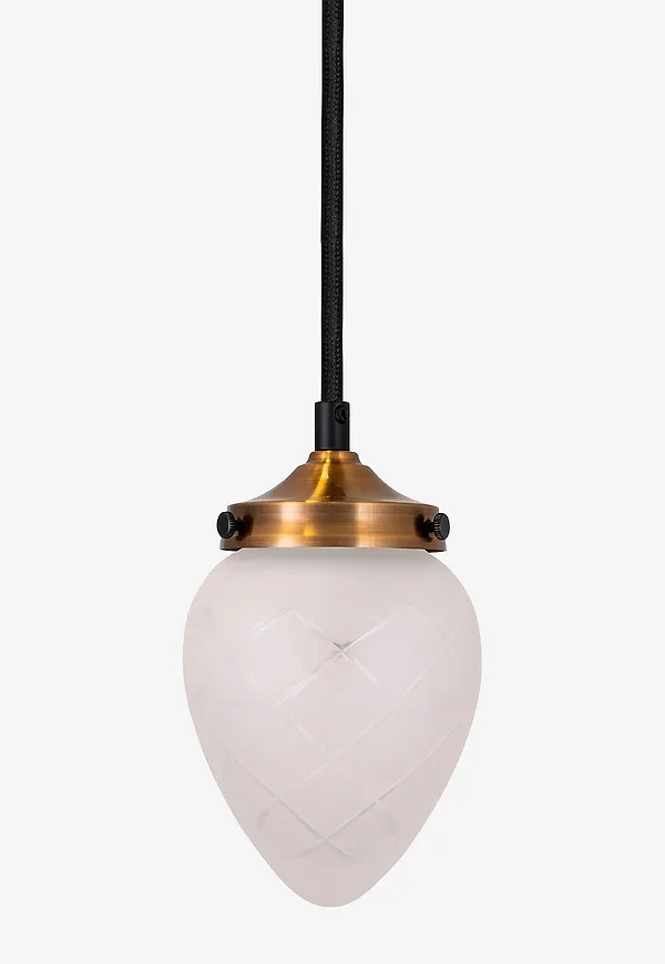Snygg Lampa som passar bra vid många olika tillfällen.