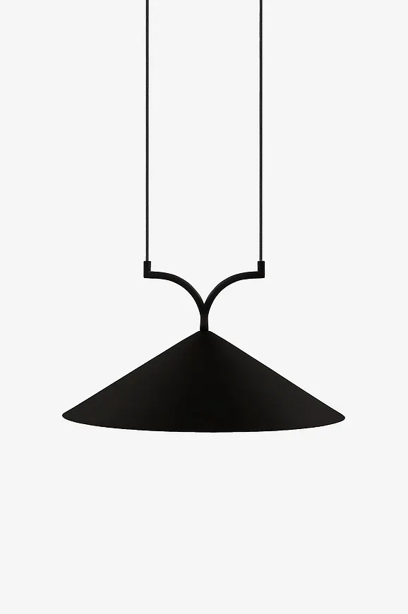 Svart Globen Lighting lampa som passar perfekt till sommaren 2025!