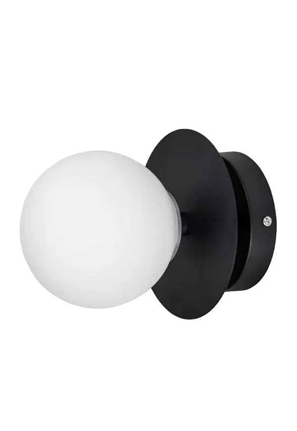 Stilren vit lampa 2026 från Globen Lighting.