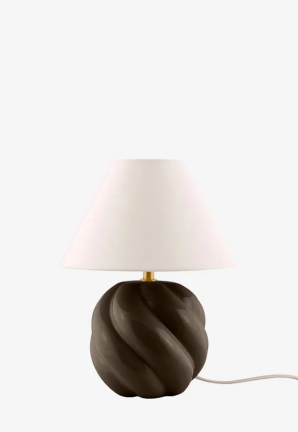 Riktigt trendig Lampa som passar bra vid många olika tillfällen.