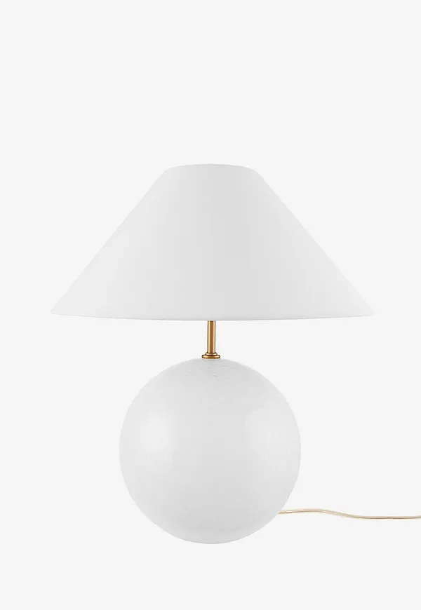 Snygg Lampa som passar bra vid många olika tillfällen.