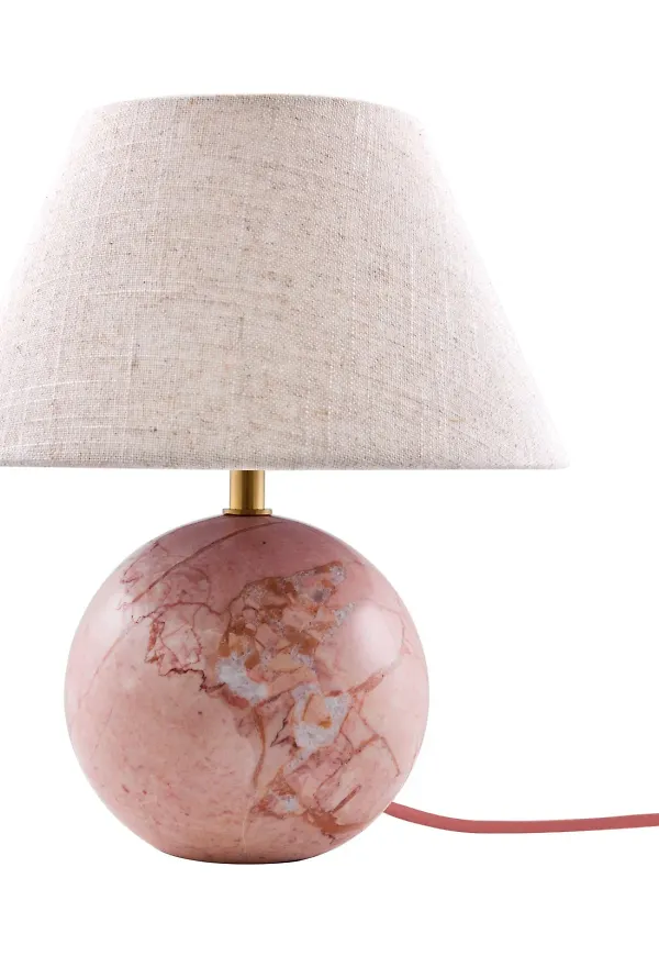 Stilriktig Lampa som passar bra vid många olika tillfällen.
