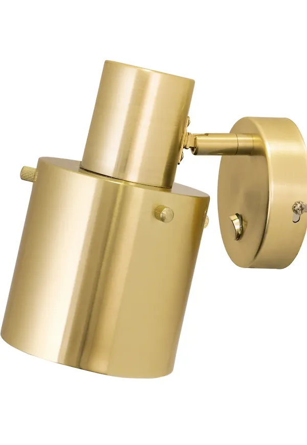 Jättefin guldfärgad lampa 2025 från Globen Lighting.