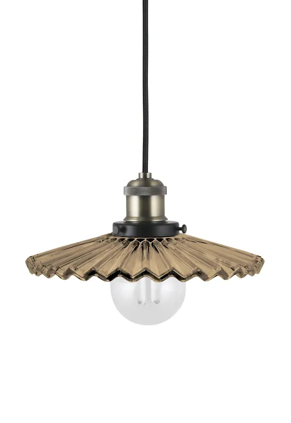 Elegant brun lampa 2026 från Globen Lighting.