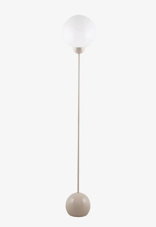 Söt beige lampa 2026 från Globen Lighting.