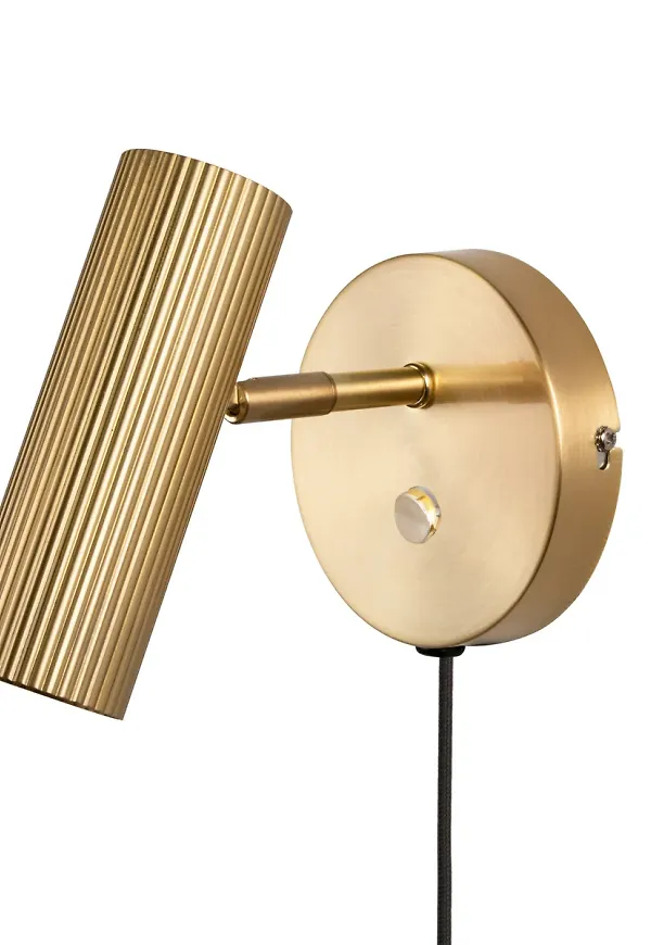 Komfortabel vägglampa 2025 från Globen Lighting.