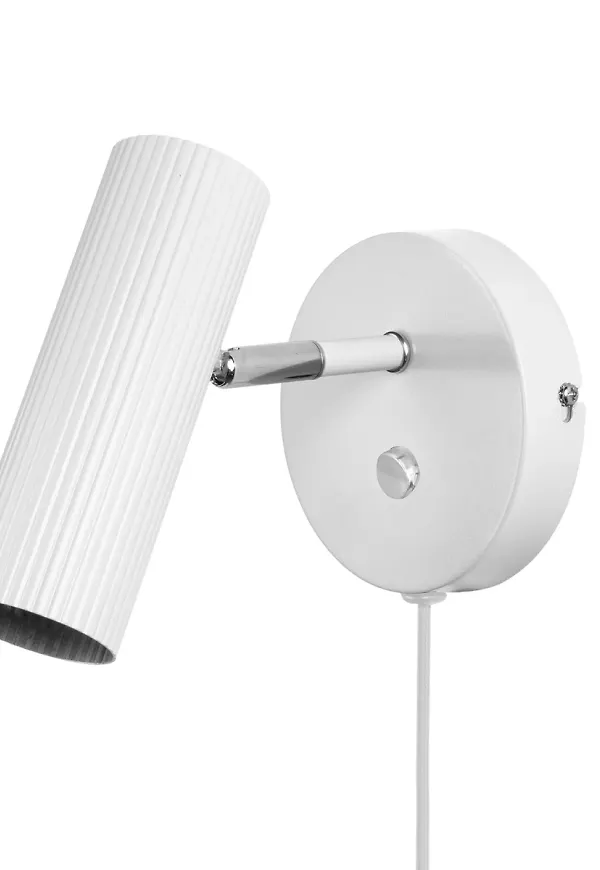 Supersnygg vit lampa 2025 från Globen Lighting.