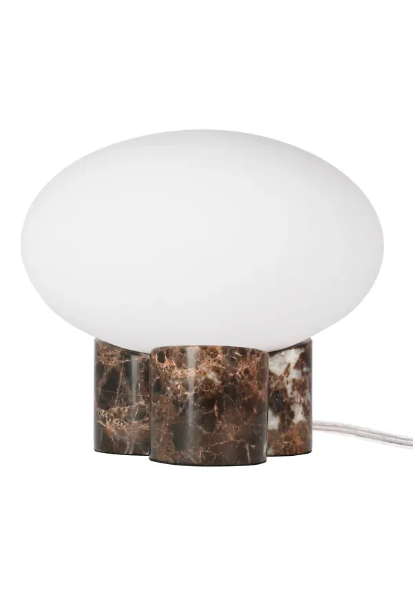 Jättefin Lampa som passar bra vid många olika tillfällen.