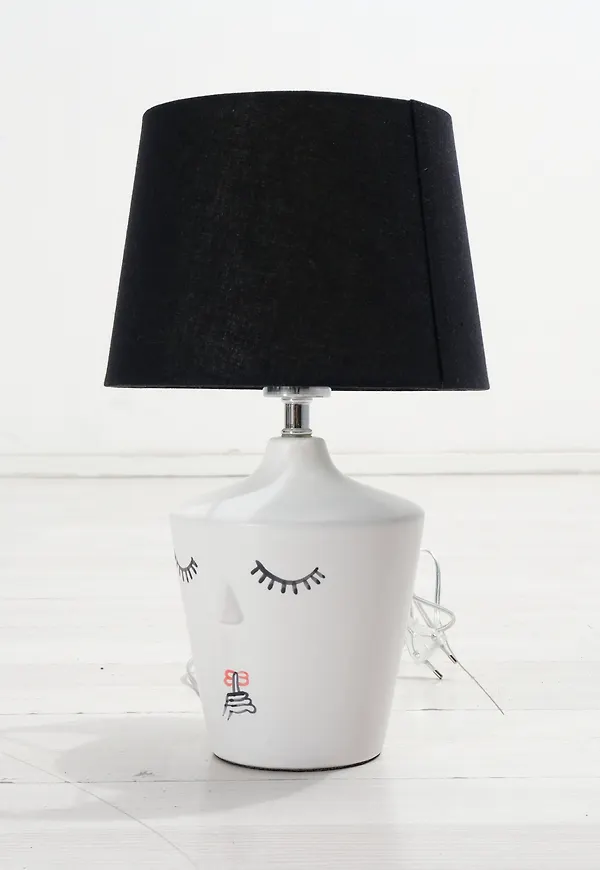 Exklusiv bordslampa 2025 från Globen Lighting.