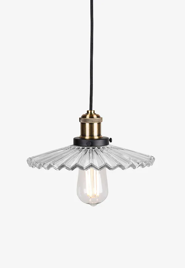 Snygg Lampa som passar bra vid många olika tillfällen.