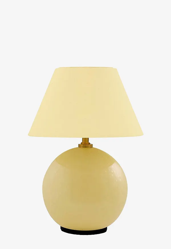 Gul Globen Lighting-lampa i skön modell.