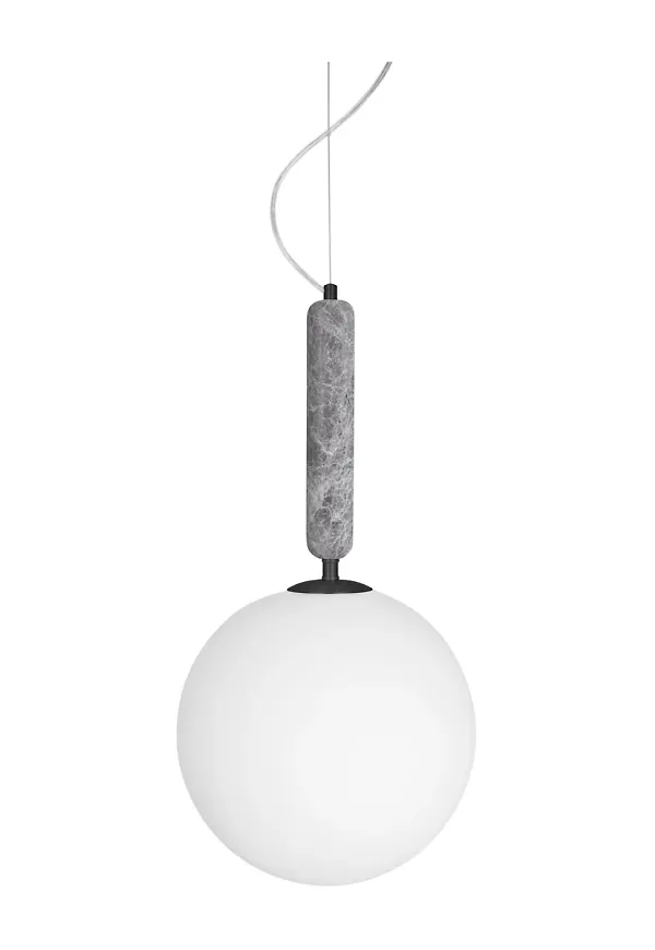 Grå Globen Lighting-taklampa i ikonisk modell.