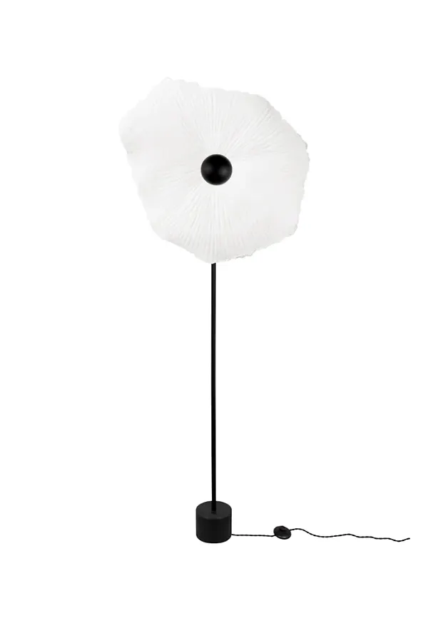 Söt vit golvlampa 2025 från Globen Lighting.