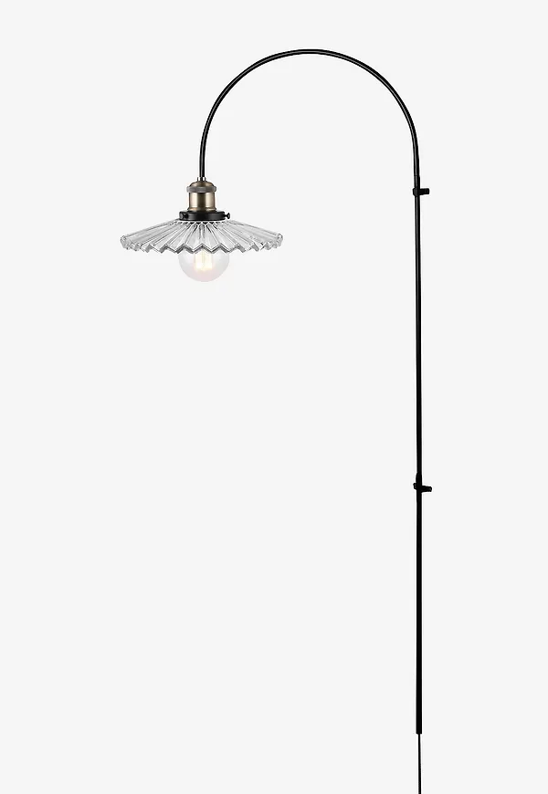 Moderiktig svart lampa 2026 från Globen Lighting.