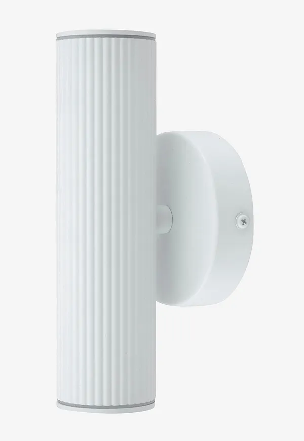 Superfin vägglampa i aluminium från Globen Lighting.