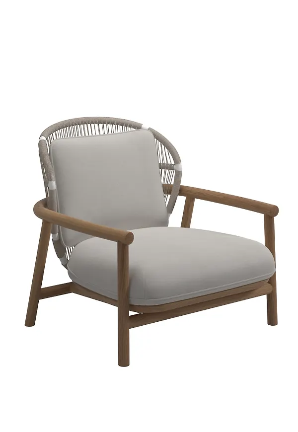 Fantastiskt fin beige fåtölj i teak från Gloster.