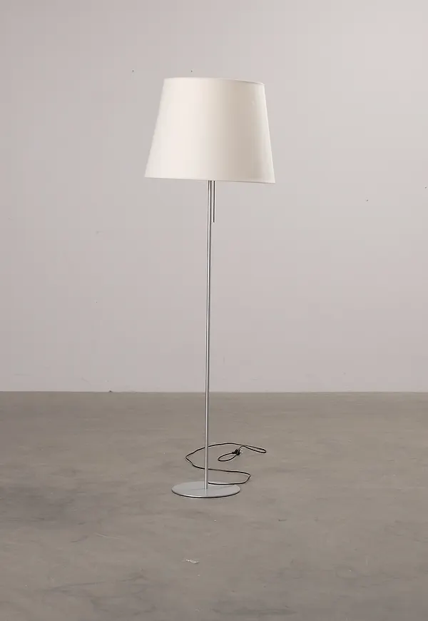 Trendig golvlampa 2025 från No brand.