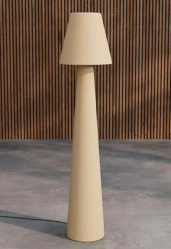 Elegant beige lampa 2026 från Venture Home.