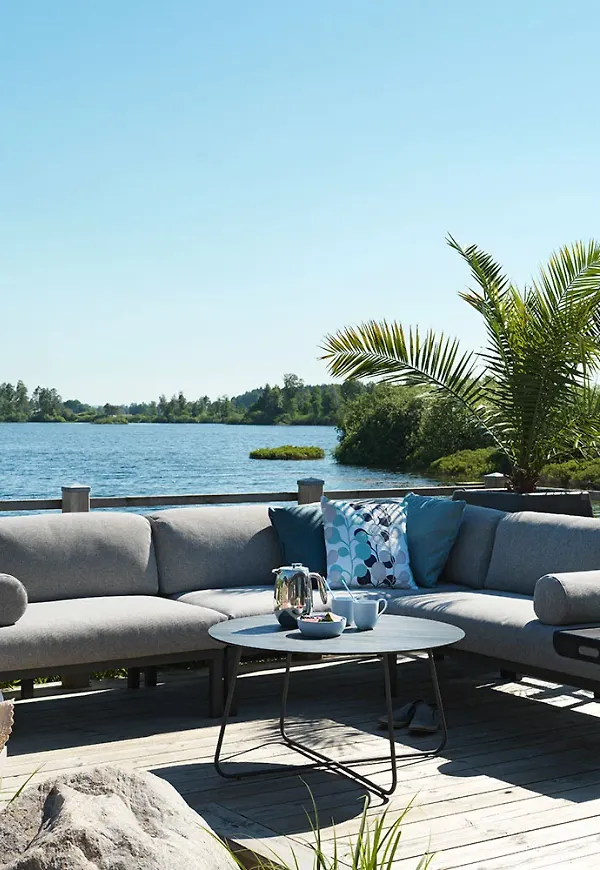 Fantastiskt snygg brafab soffgrupp i grå färg gjord i aluminium.