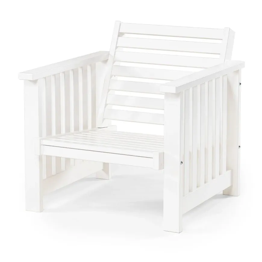 Riktigt snygg vit fåtölj 2025 från Hillerstorp.