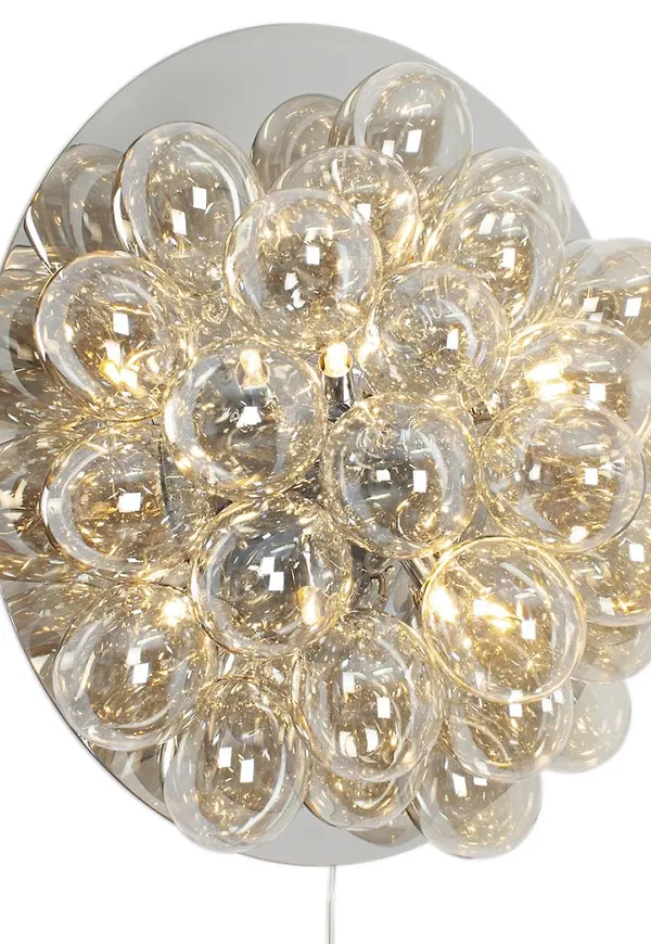 Fantastiskt snygg Lampa som passar bra vid många olika tillfällen.