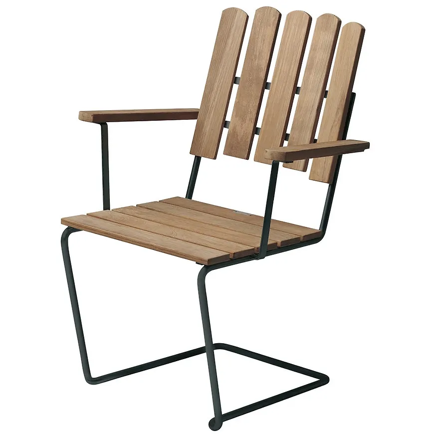 Mysig fåtölj 2025 från Grythyttan Stålmöbler.