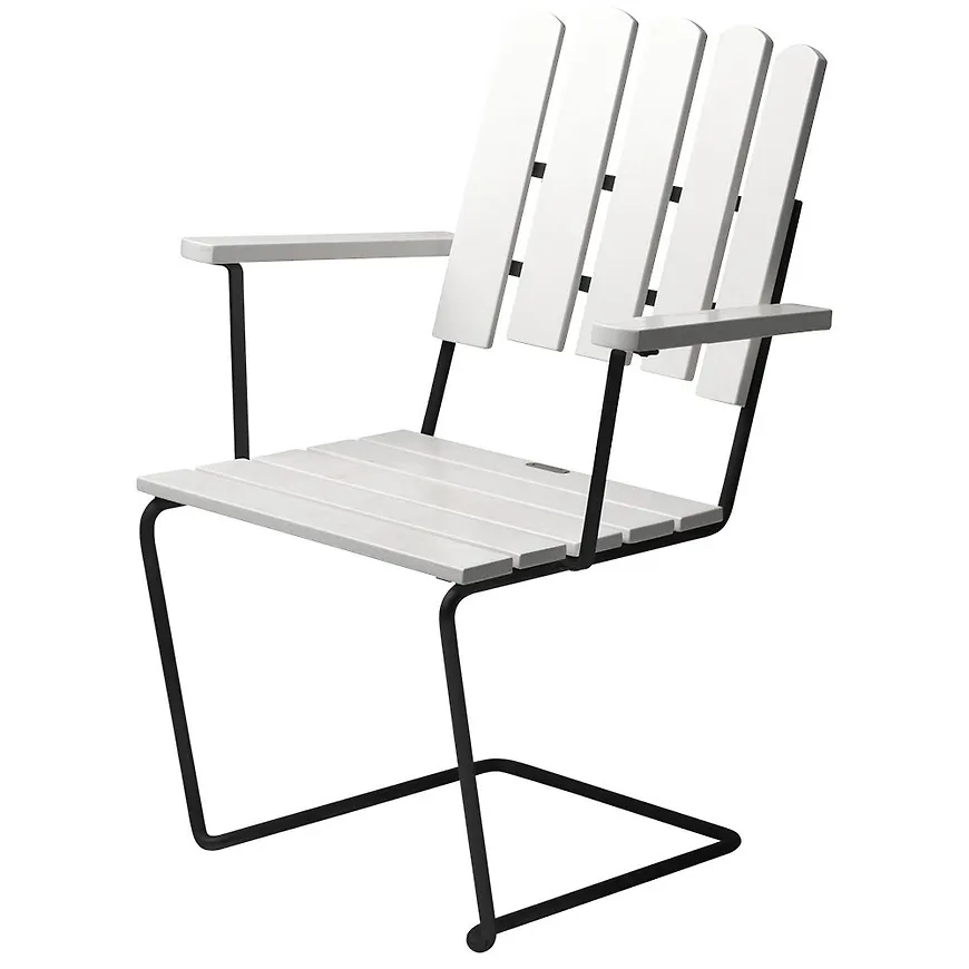 Fin svart fåtölj i ek från Grythyttan Stålmöbler.