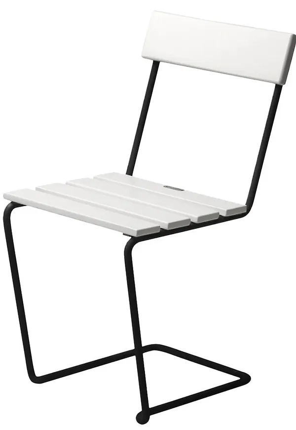 Svart Grythyttan Stålmöbler-matstol i ek i skön modell.