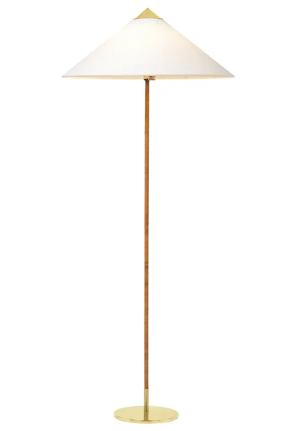 Riktigt fin golvlampa i guldfärgat från Gubi.