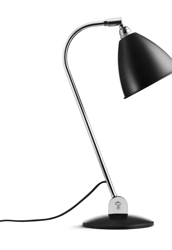 Silverfärgad Gubi-lampa i fantastiskt fin modell.