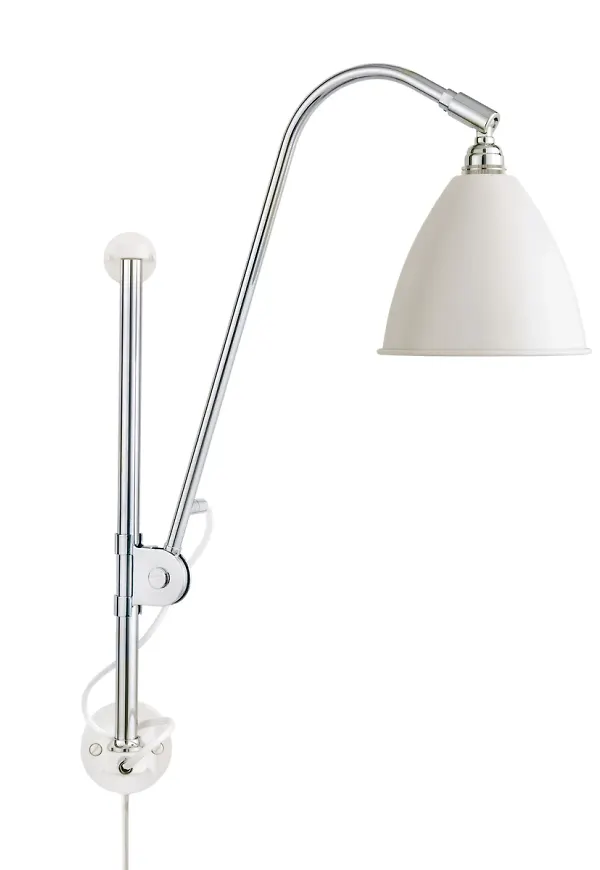 Silverfärgad Gubi-lampa i smickrande modell.
