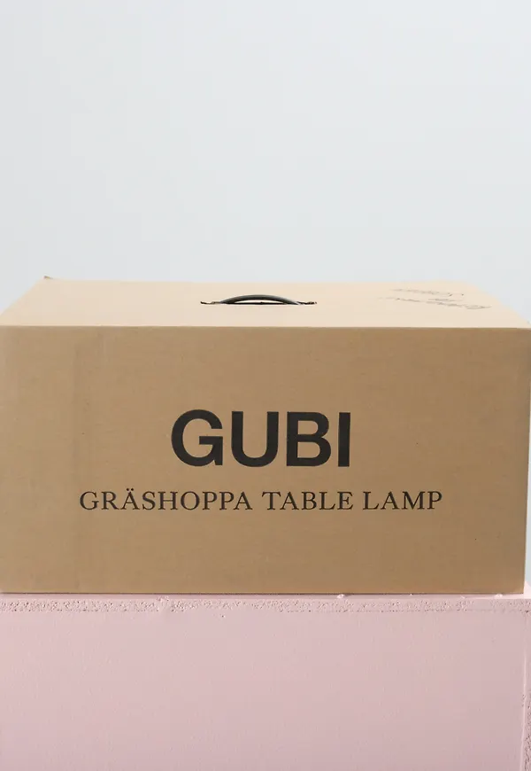 Gubi lampa som passar perfekt till sommaren 2025!