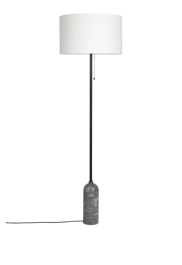 Grå Gubi-bordlampa i mysig modell.