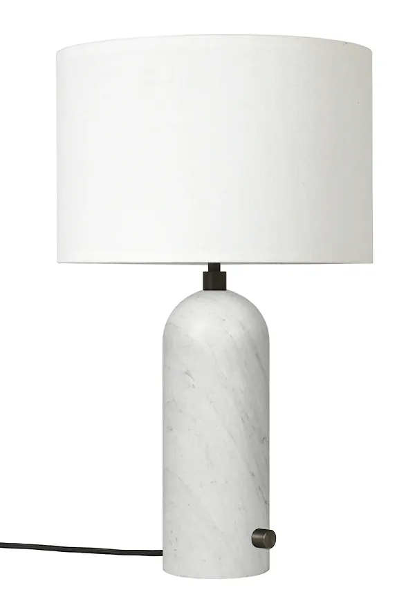 Vit Gubi-bordslampa i fin modell.