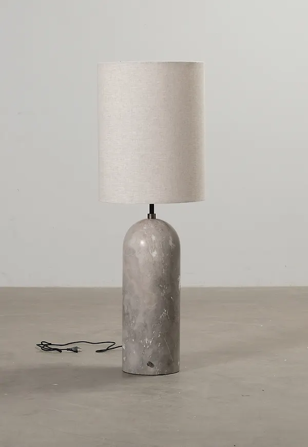 Smickrande Lampa som passar bra vid många olika tillfällen.