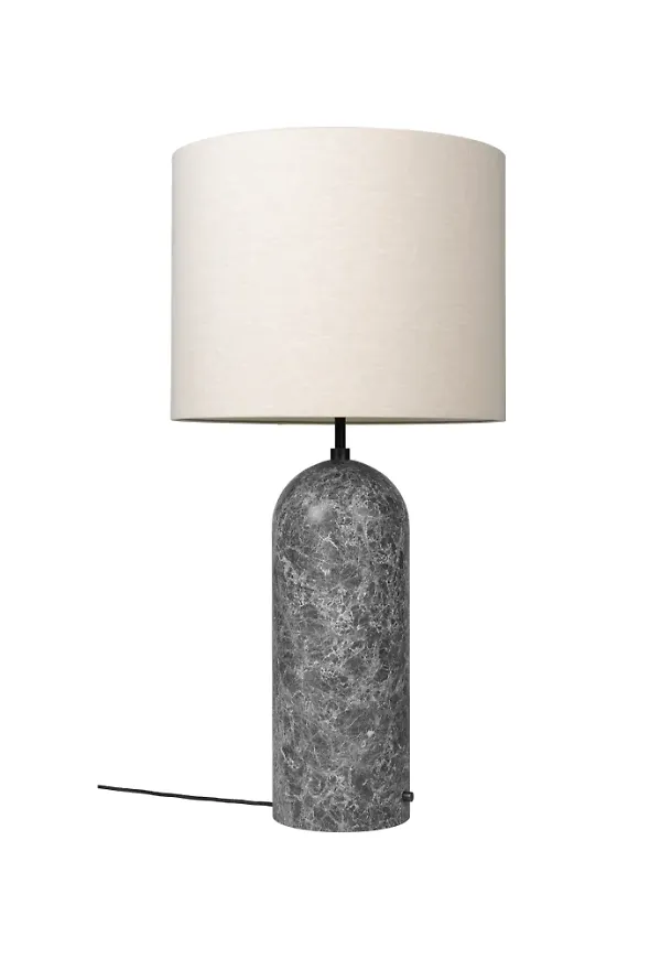 Smickrande golvlampa 2025 från Gubi.