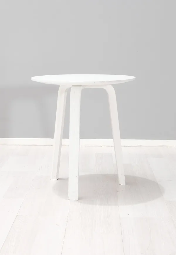 Riktigt fin sidobord i vitt från Gubi.