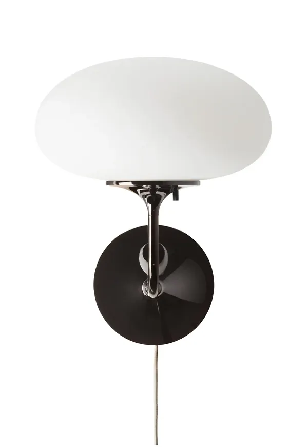 Moderiktig vit lampa 2025 från Gubi.