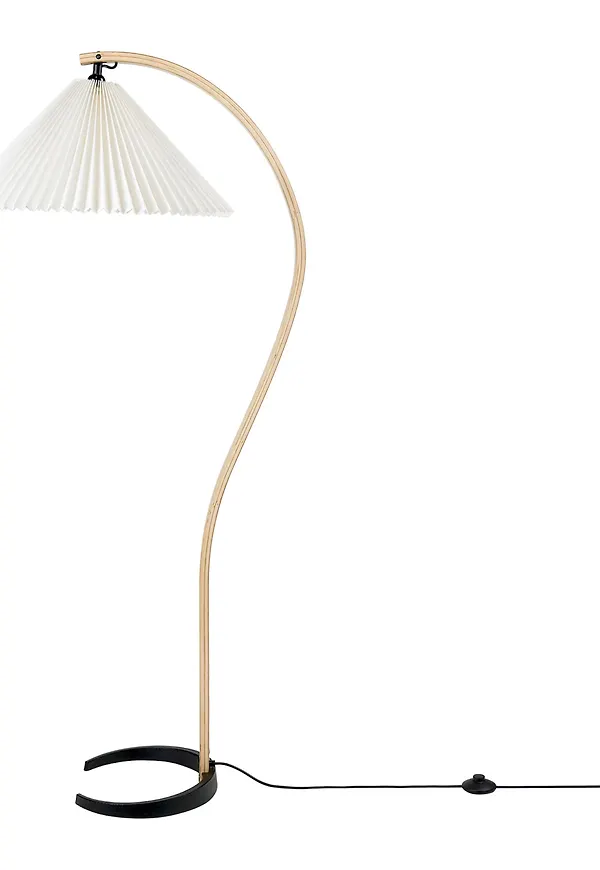 Gubi lampa som passar perfekt till sommaren 2025!