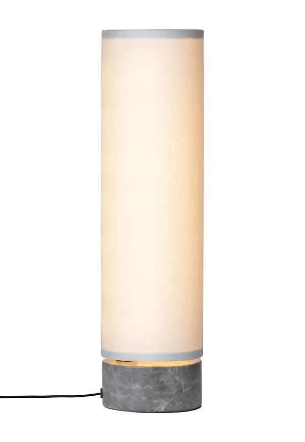 Jättesnygg lampa i vitt från Gubi.