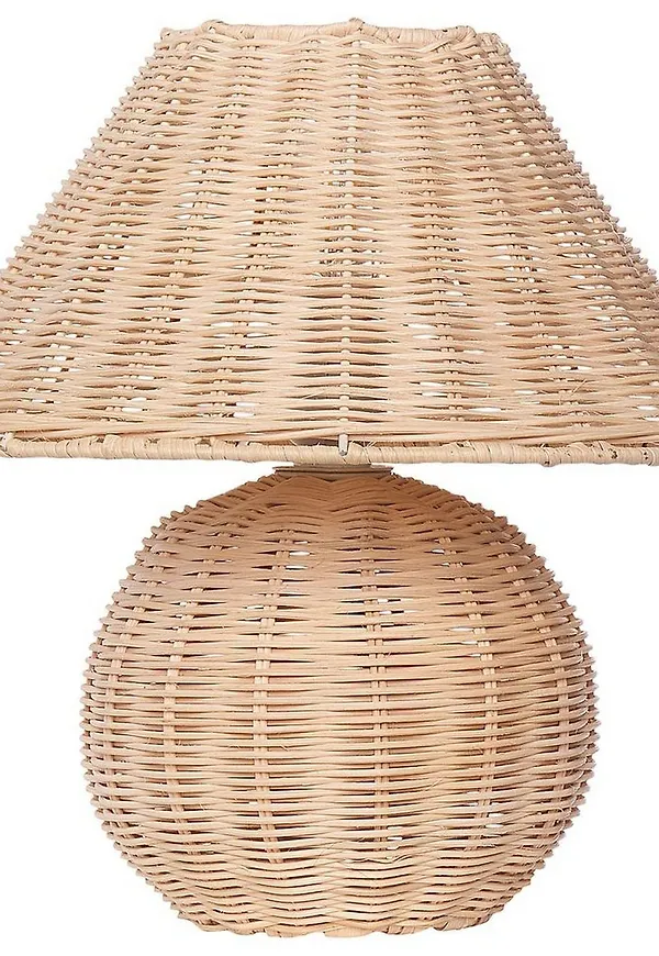 Superfin lampa i beige färg gjord i järn.