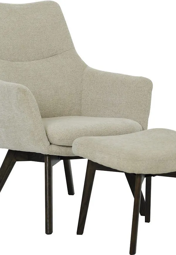 Skön fåtölj i beige färg gjord i ek.