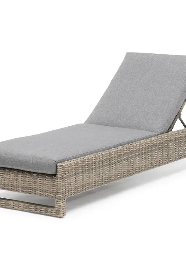 Jättesnygg solsäng 2025 från Hillerstorp.