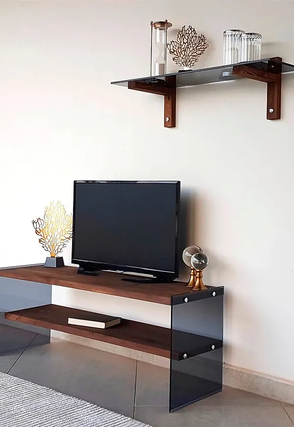 Modern bänk i valnöt från Hanah Home.