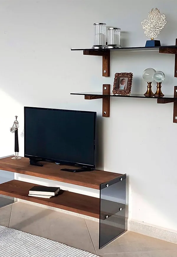 Cool bänk i valnöt från Hanah Home.