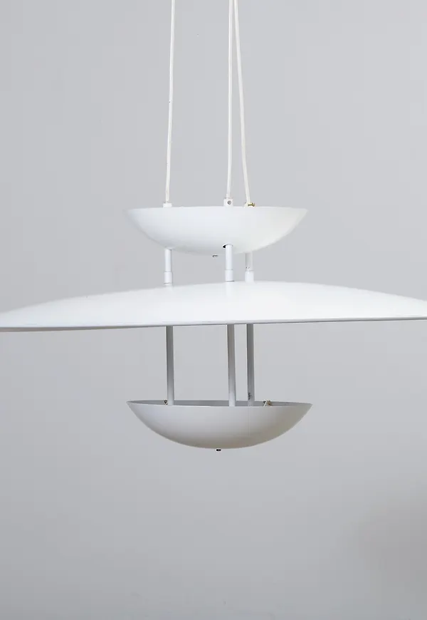 Jättesnygg taklampa i vitt från No brand.