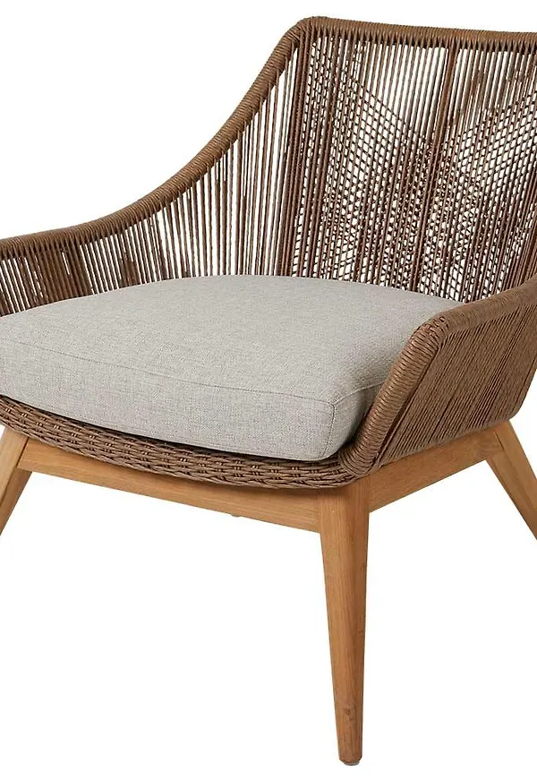 Stilriktig brafab utemöbel i brun färg gjord i teak.