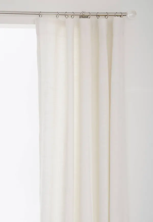 Snygg gardin i linne från Hasta.