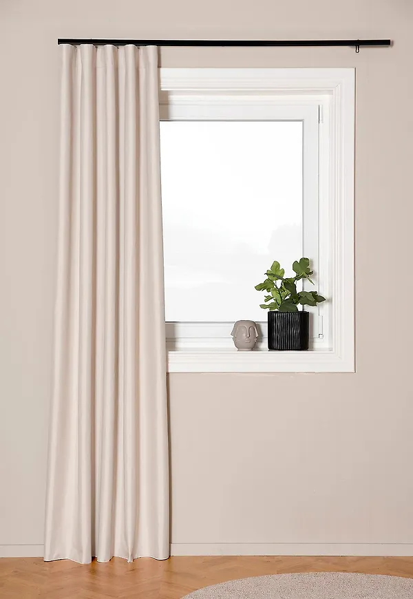 Fantastiskt fin gardin i beiget från Hasta.